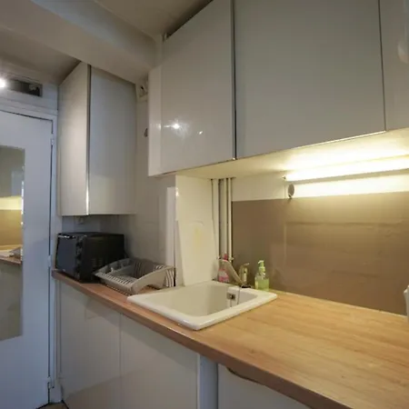 Charming Studio Close To The De Ville * Paris